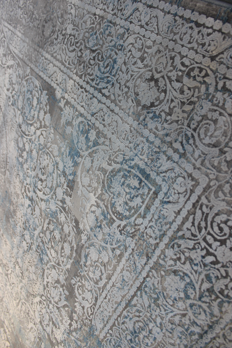 Floral Design Persian Carpet | Andrew Martin Mendeley | Oroatrade.com
