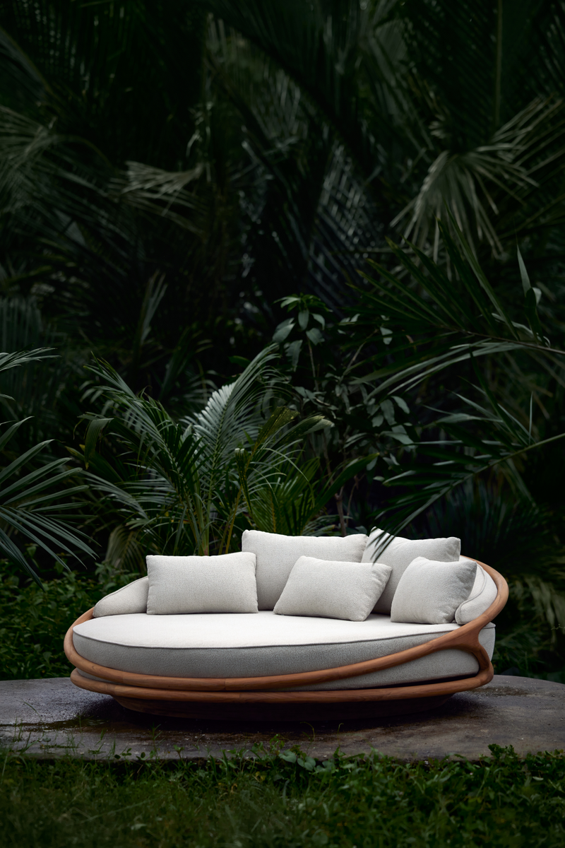 Round Teak Outdoor Daybed | Ethnicraft Solis | Oroatrade.com