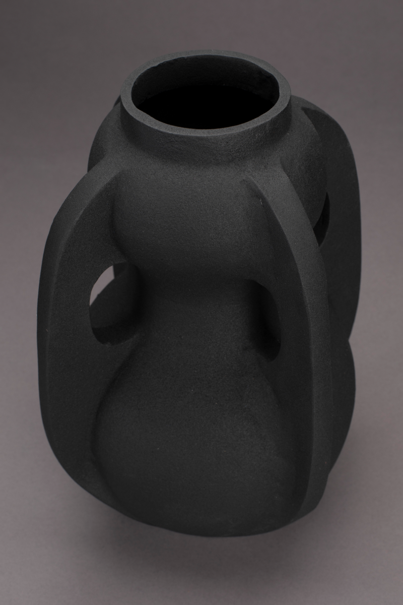 Black Aluminum Vase L | Dutchbone Thiago | Oroatrade.com