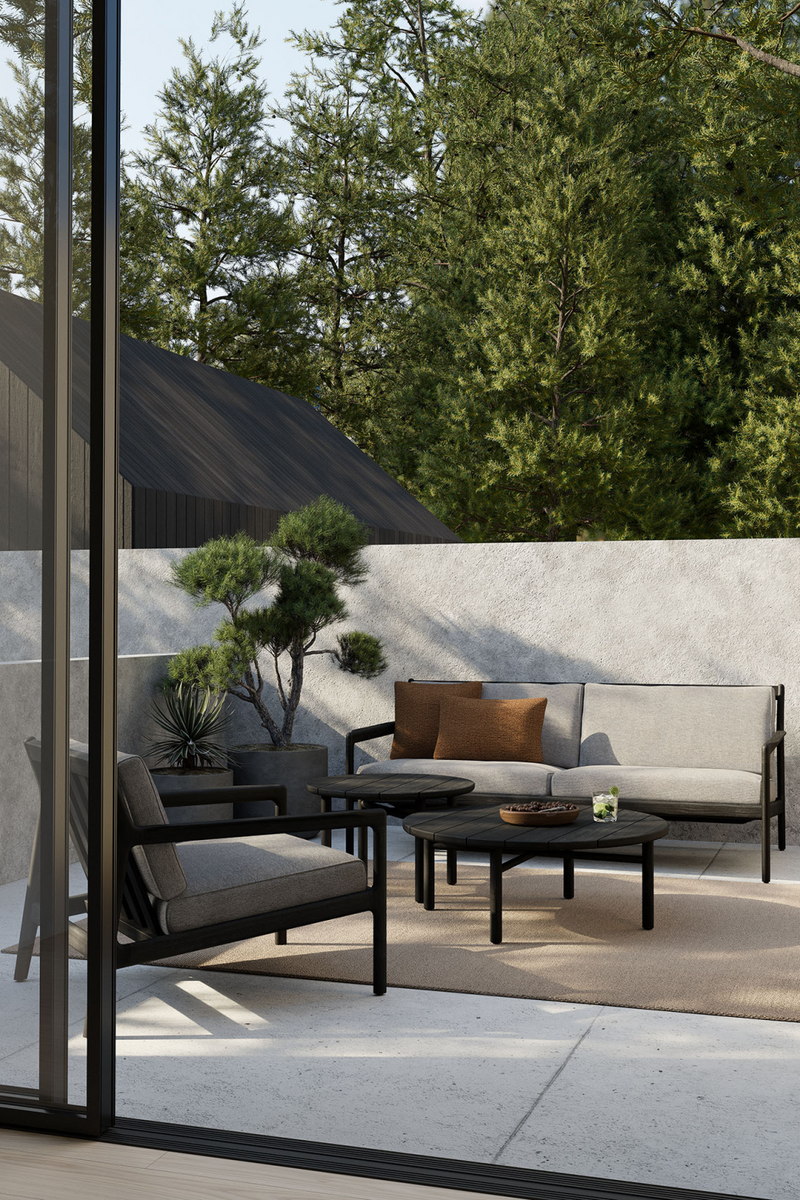 Round Slatted Outdoor Coffee Table | Ethnicraft Quatro | Oroatrade.com