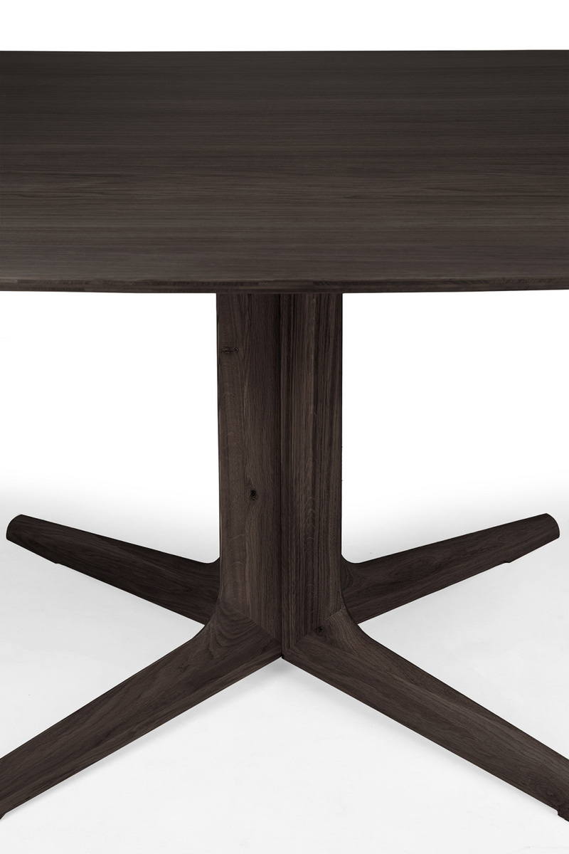 Central-Footed Varnished Oak Dining Table | Ethnicraft Corto | Oroatrade.com