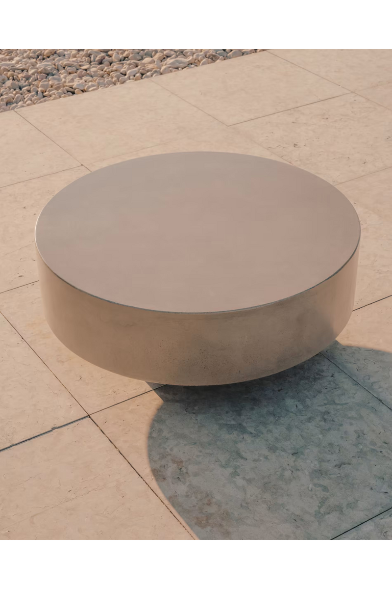 Round Cement Outdoor Coffee Table | La Forma Garbet | Oroatrade.com