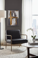 Hammered Brass Leather Lounge Chair | Splendido Lathan | Oroa.com