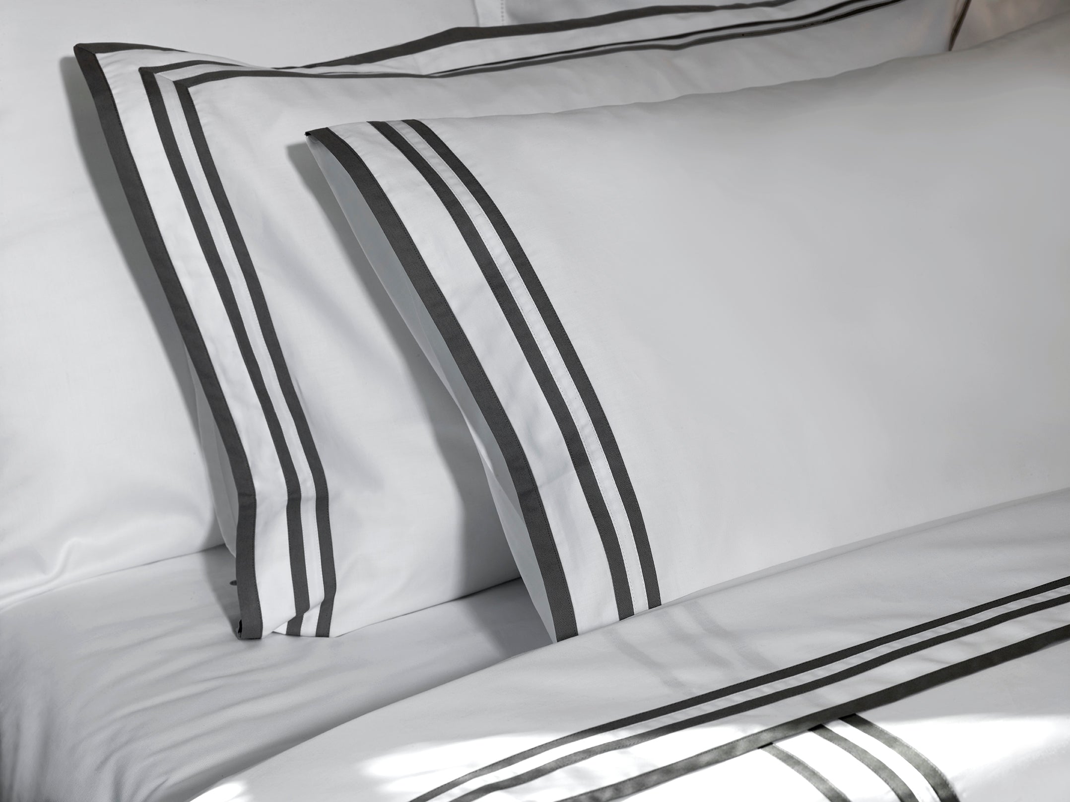 430TC Sateen Striped Flat Sheet | Amalia Home Sonata | Oroatrade.com