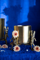 Gold Lacquered Vase | Bold Monkey Surrounded by Crocodiles | Oroatrade.com