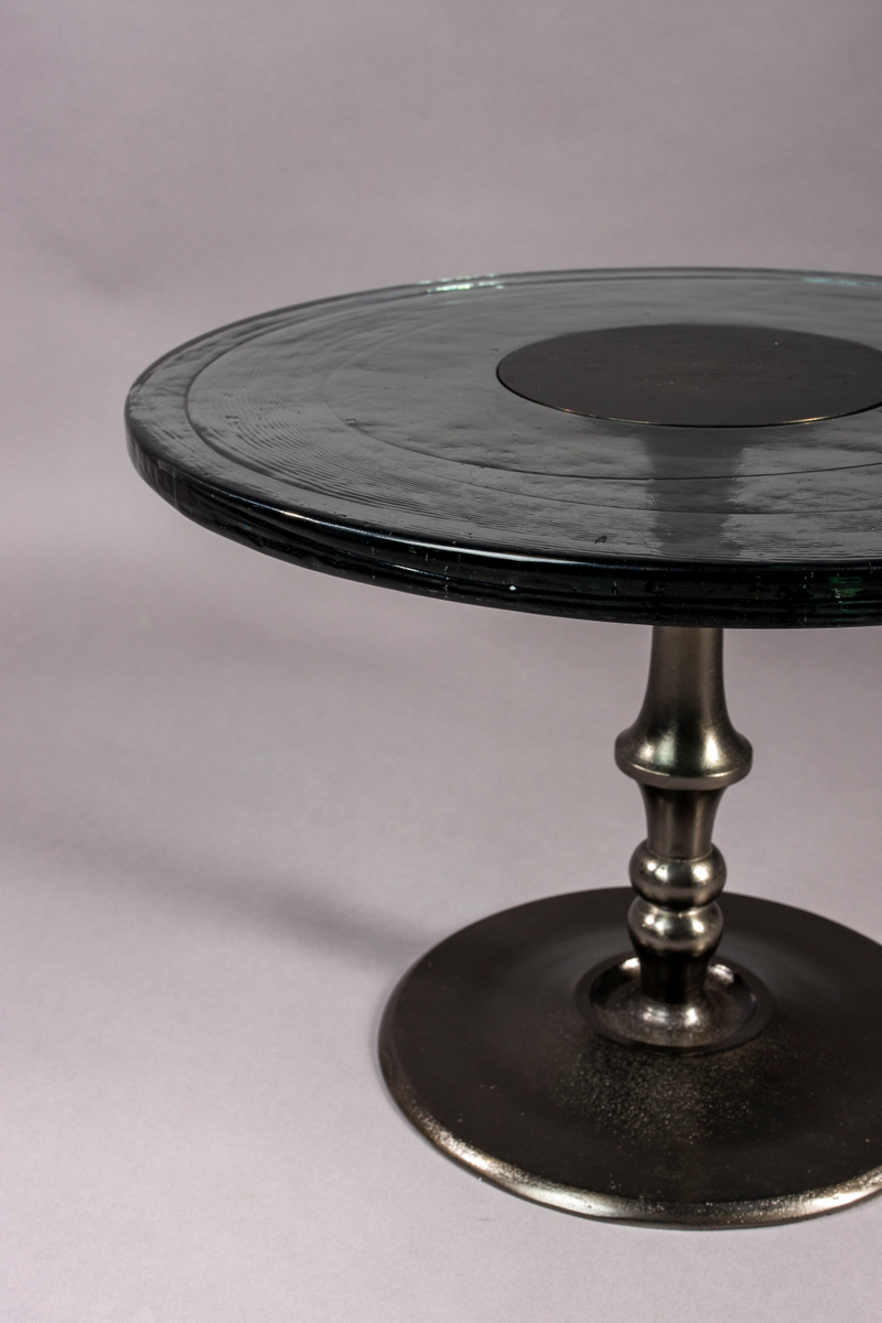 Classic Pedestal Coffee Table | Dutchbone Sue | Oroatrade.com