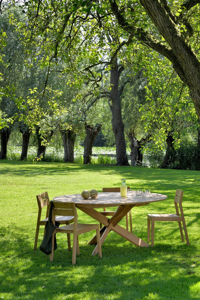 Solid Teak Outdoor Dining Table | Ethnicraft Circle | Oroatrade.com